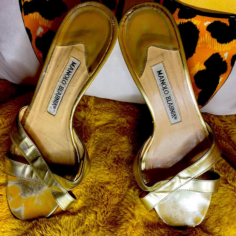 Gold sexy Manolo Blahnik kitten slip on heels